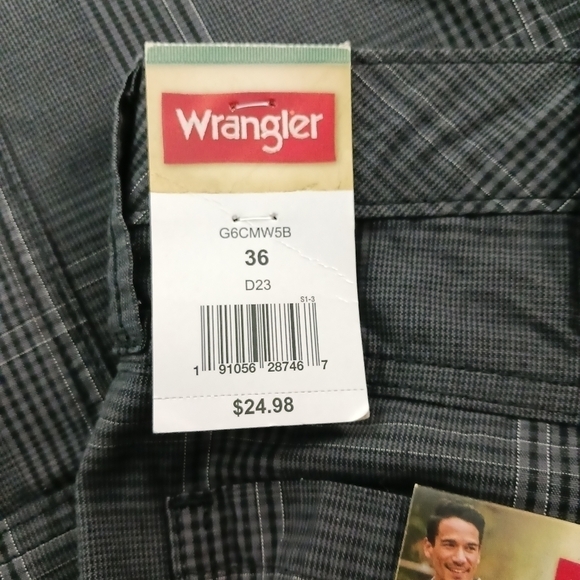 Wrangler Casual Plaid Cargo Shorts - Picture 3 of 6